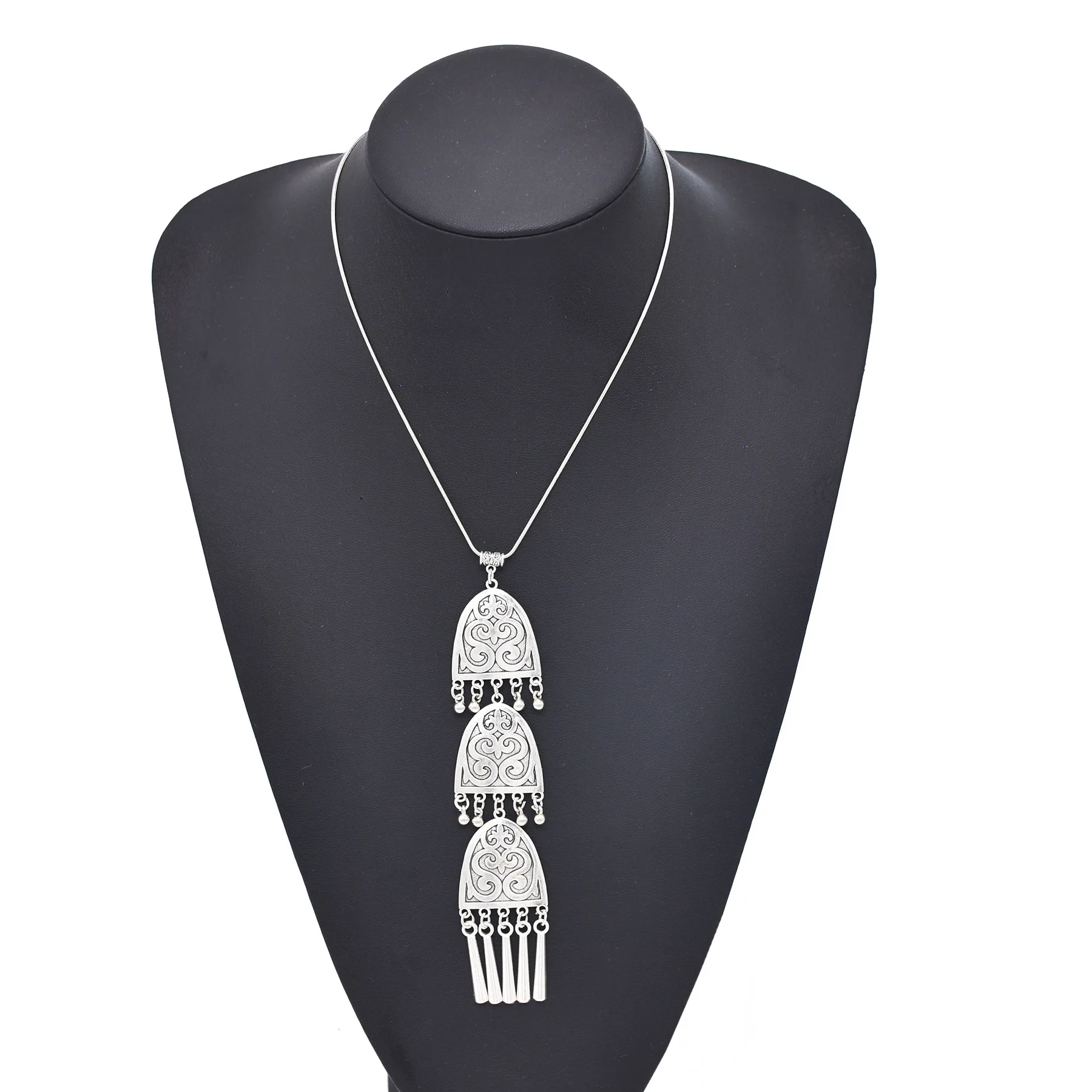 Women Accessories Nepal - Vintage prateado elemento étnico pingente colar